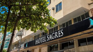 A multi-story hotel with a prominent sign reading "HOTEL SAGRES". - Sagres Praia Hotel (Balneário Camboriú)