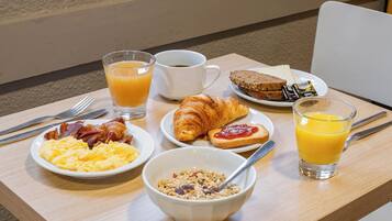 Frokostbuffé hver dag (mot et tillegg)