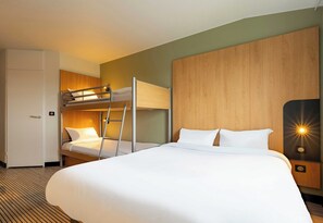 Quadruple Room, Non Smoking | Desk, soundproofing, free WiFi, bed sheets