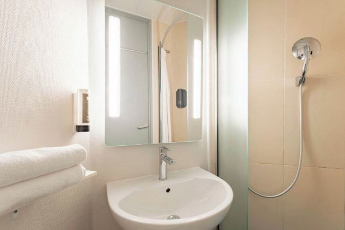Douche, serviettes fournies