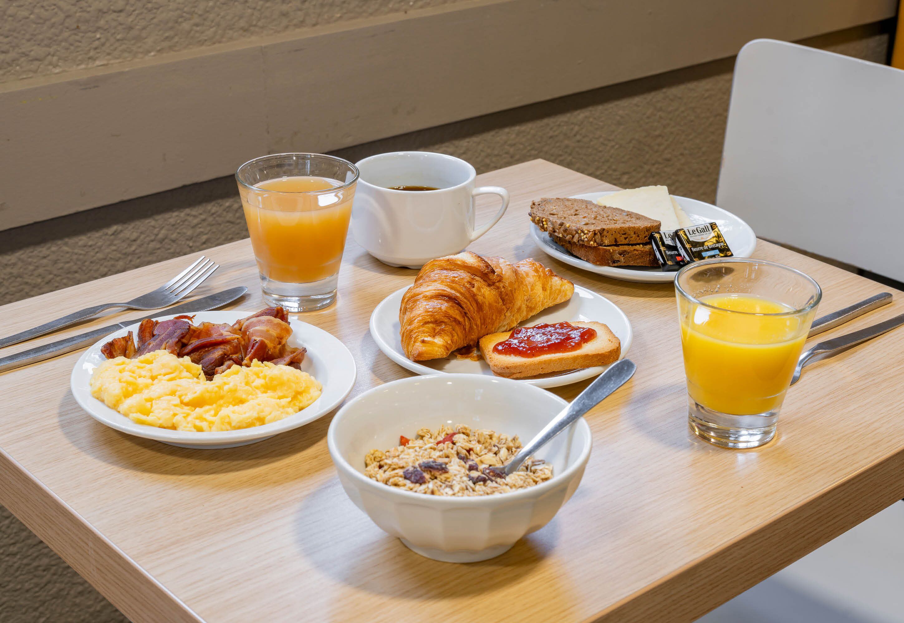 daily buffet breakfast (eur 8.90 per person)