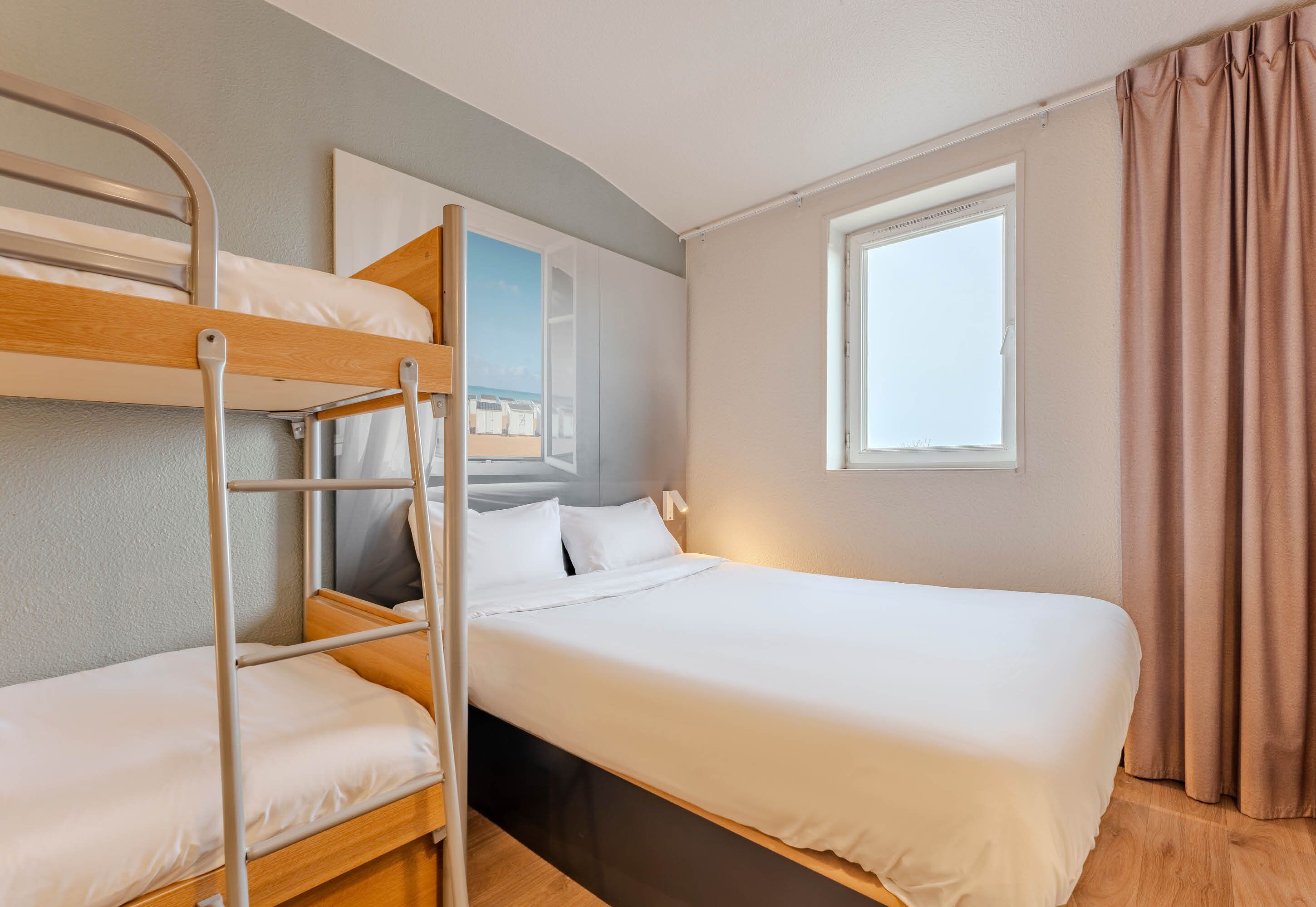 quadruple room, non smoking | desk, soundproofing, free wifi, bed sheets