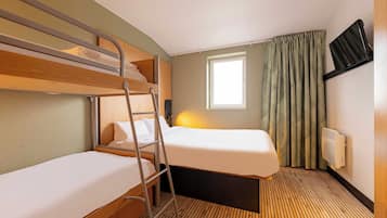 Quadruple Room, Non Smoking | Desk, soundproofing, free WiFi, bed sheets