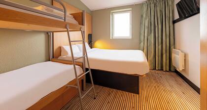 B&B HOTEL Calais Centre Saint-Pierre