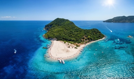 Una spiaggia nelle vicinanze. Blue Lake