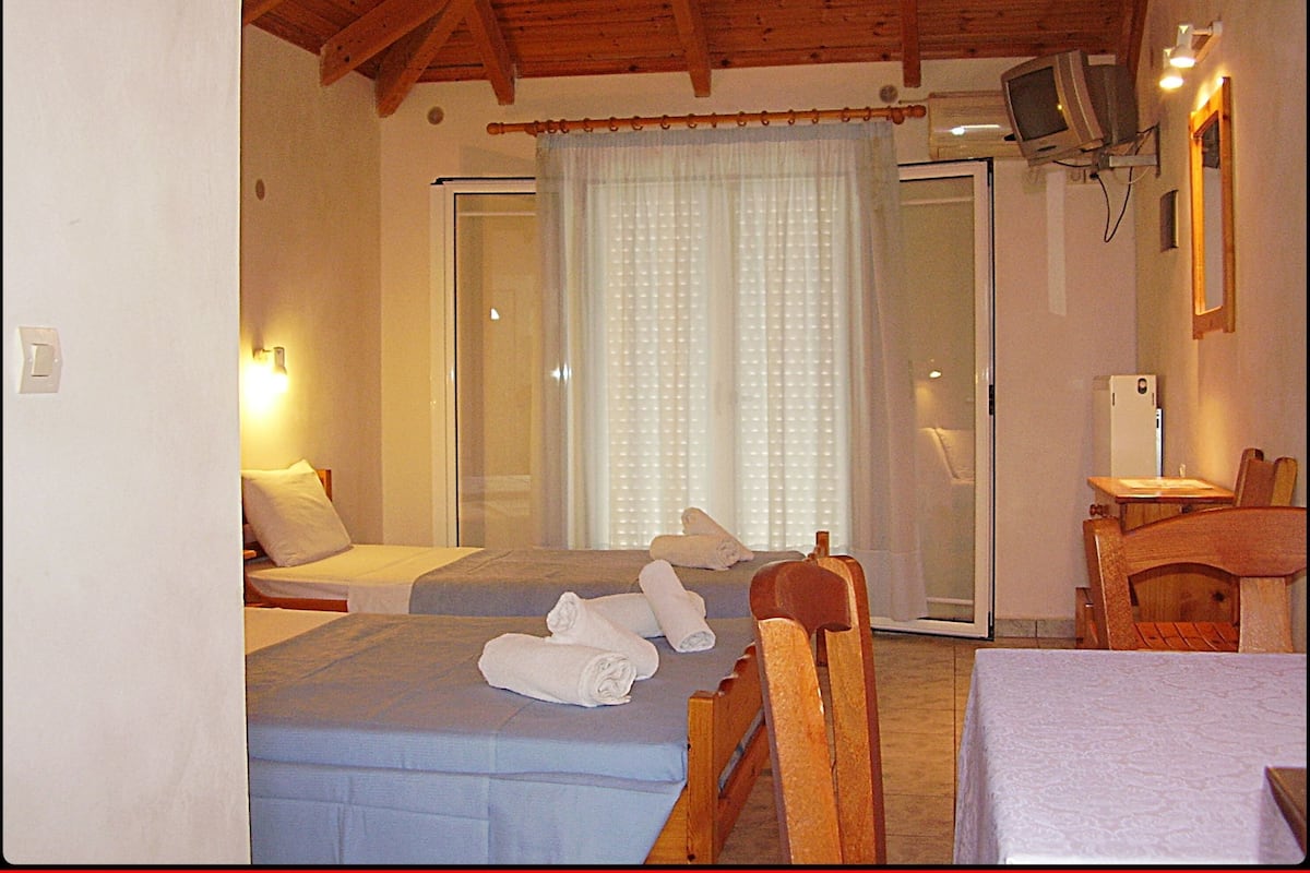 2 bedrooms, premium bedding, in-room safe, soundproofing