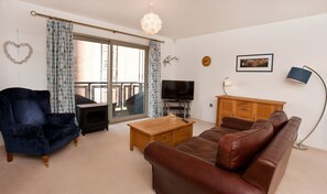 Deluxe Apartment, 2 Bedrooms | Living room