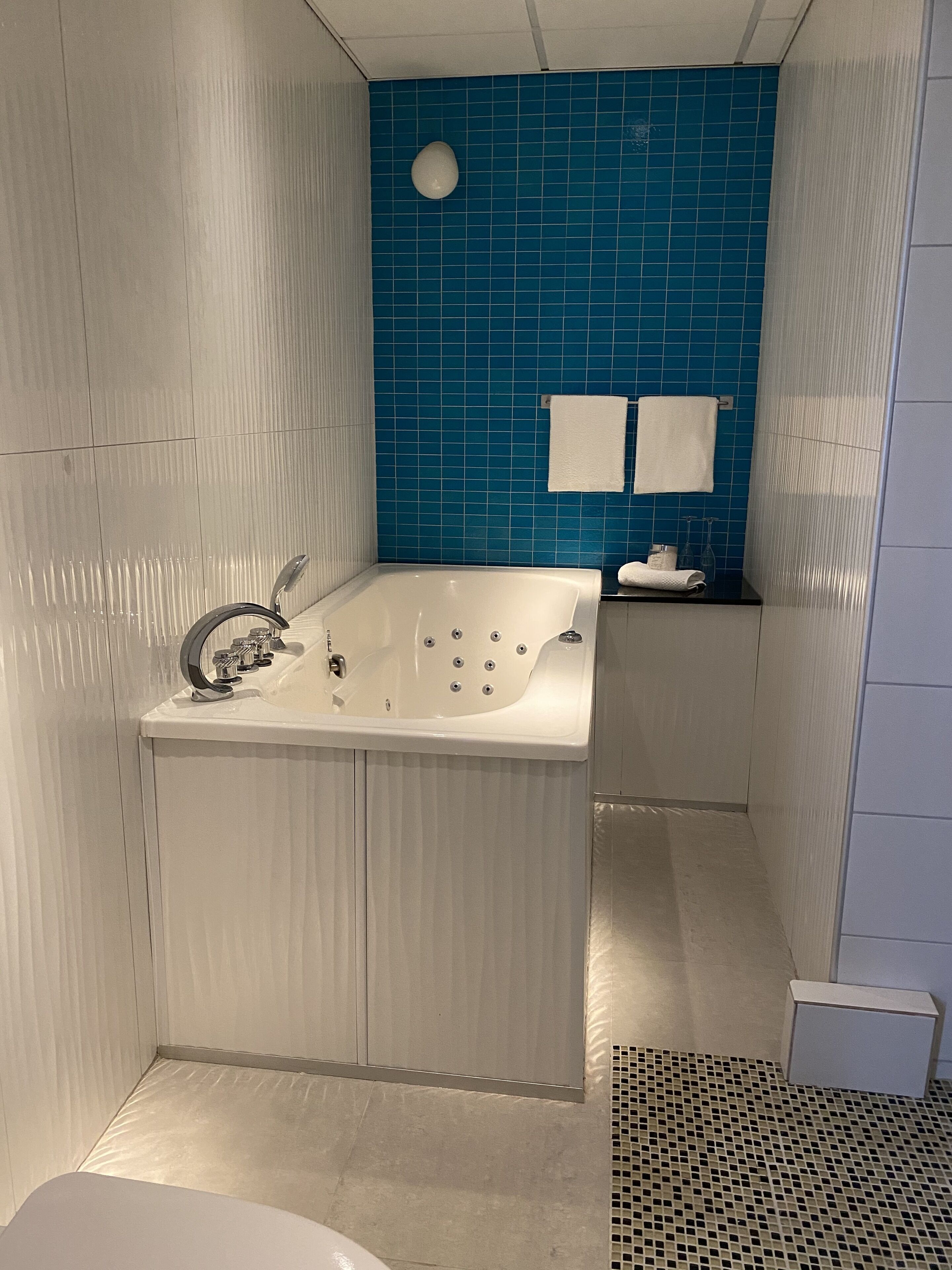 ห้องซูพีเรียสวีท, 1 ห้องนอน, วิวทะเล | อ่างสปาส่วนตัว