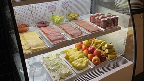含每日吃到飽自助式早餐