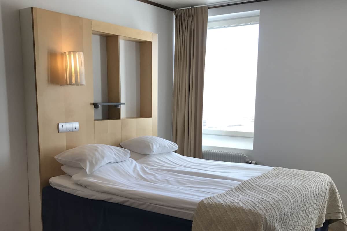 Double Room (Extra Bed and Workspace) | 1 bedroom, blackout drapes, cribs/infant beds, bed sheets