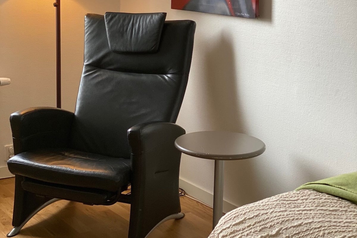 Standard Single Room | 1 bedroom, blackout drapes, cribs/infant beds, bed sheets