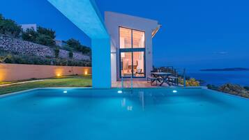 Villa de lujo, 4 habitaciones (Krystle) | Alberca al aire libre