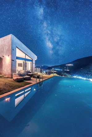 Outdoor pool - The Dynasty Villas (Lefkada)