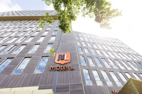 A modern building with a prominent 'Motel' sign. - Motel L Älvsjö (Älvsjö)
