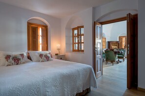 Apartamento Grand, bañera de hidromasaje | Caja fuerte, decoración individual, mobiliario individual y escritorio