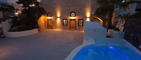 Grand Apartment, Jetted Tub | Terrace/patio