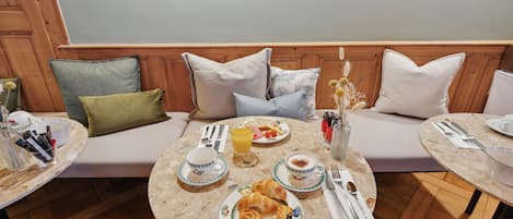 Daily buffet breakfast (CHF 15 per person)