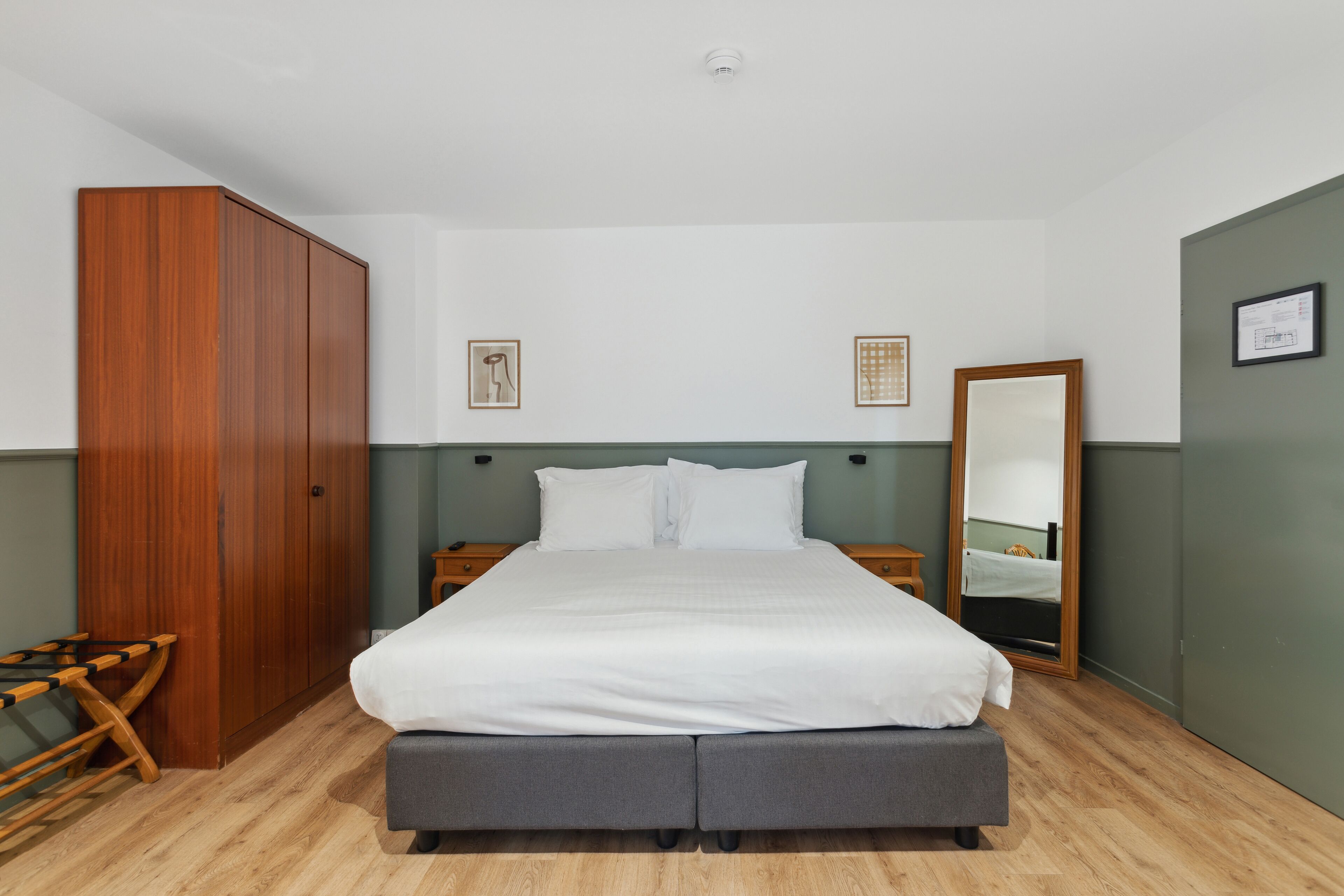 classic double room | 1 bedroom, in-room safe, individually decorated, individually furnished