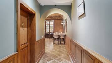 Café da manhã com buffet diário (CHF 15 por pessoa)