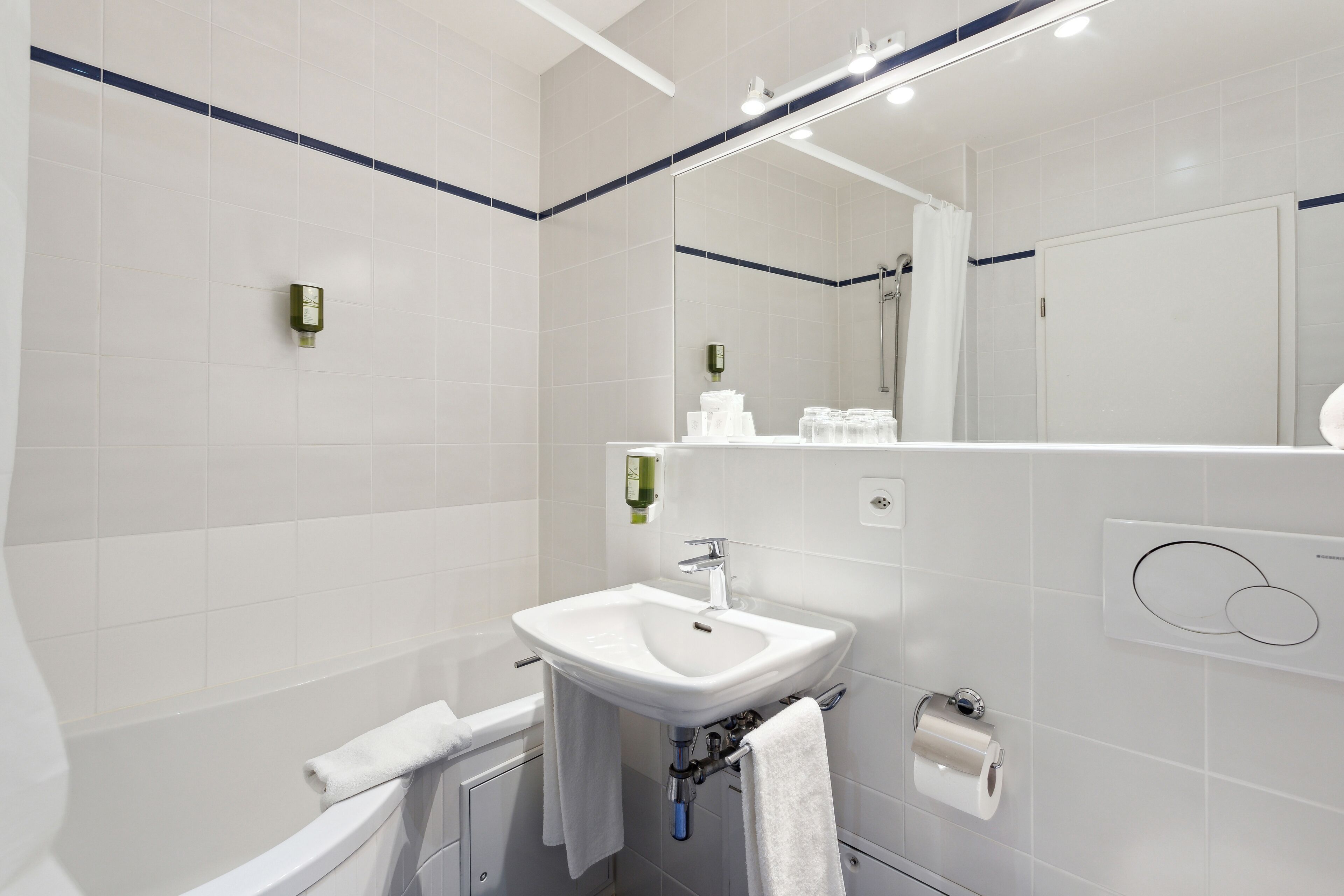 junior studio suite | bathroom | free toiletries, hair dryer, towels