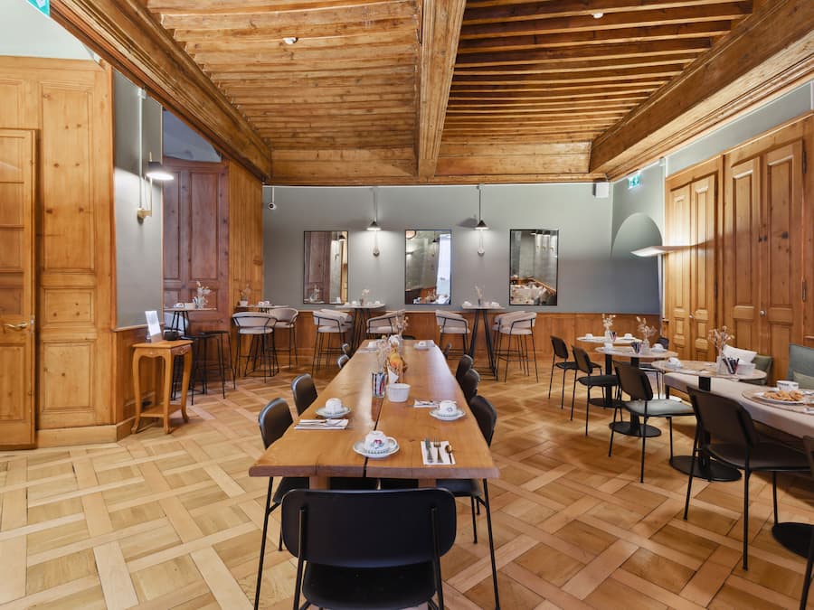 Daily buffet breakfast (CHF 15 per person)