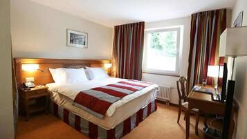 Select Comfort beds, in-room safe, desk, soundproofing