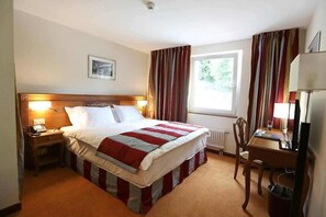 Select Comfort beds, in-room safe, desk, soundproofing