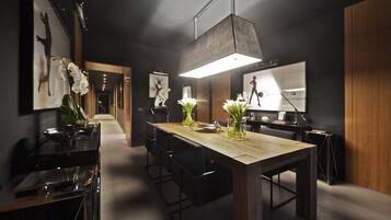 Fridge, coffee/tea maker, electric kettle