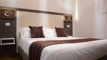 Phòng đôi Tiêu chuẩn | Minibar, két bảo mật tại phòng, bàn, phòng cách âm