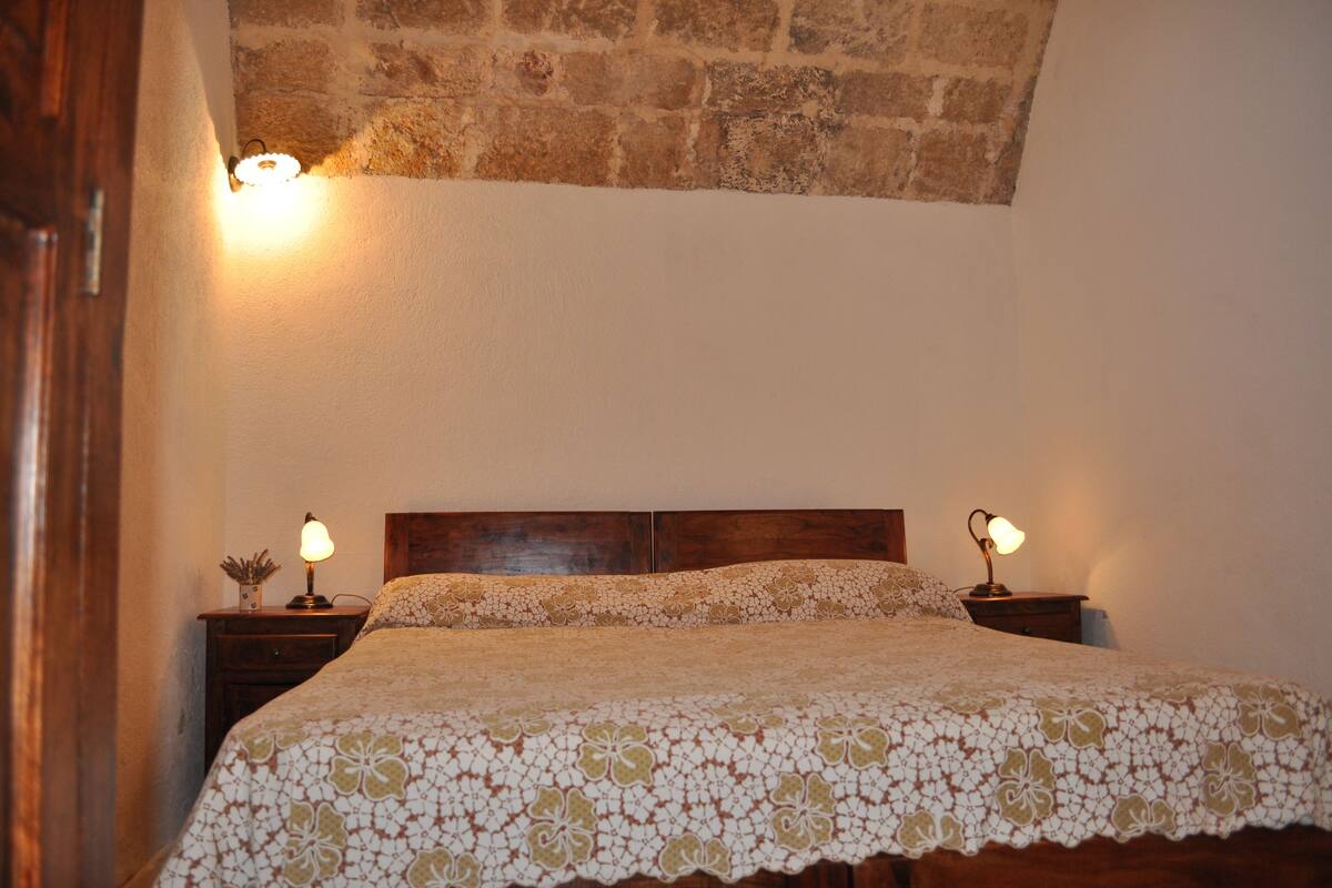Desk, iron/ironing board, free WiFi