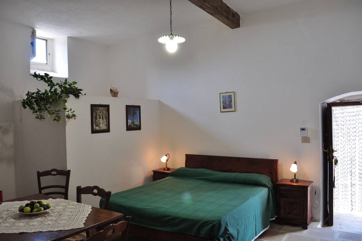 Desk, iron/ironing board, free WiFi