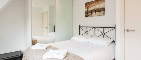 Classic Apartment, 1 Bedroom, Private Bathroom, City View