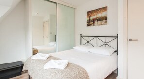 Classic Apartment, 1 Bedroom, Private Bathroom, City View | 1 bedroom, individually decorated, individually furnished, desk