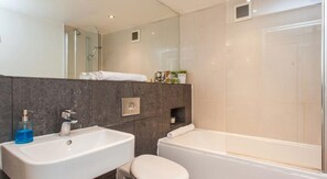 Appartement Exécutif, 1 chambre, salle de bains privée, vue ville | Salle de bain