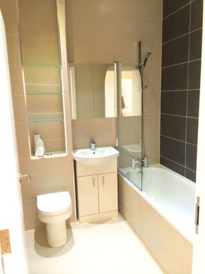 ของใช้ในห้องน้ำฟรี, ไดร์เป่าผม, ผ้าเช็ดตัว