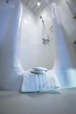 Villa | Bathroom shower