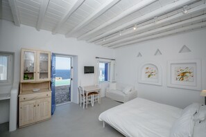 5 bedrooms, premium bedding, pillow-top beds, in-room safe - Mykonos Art Villas (Mykonos)