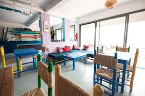 Breakfast, lunch, dinner served; local and international cuisine