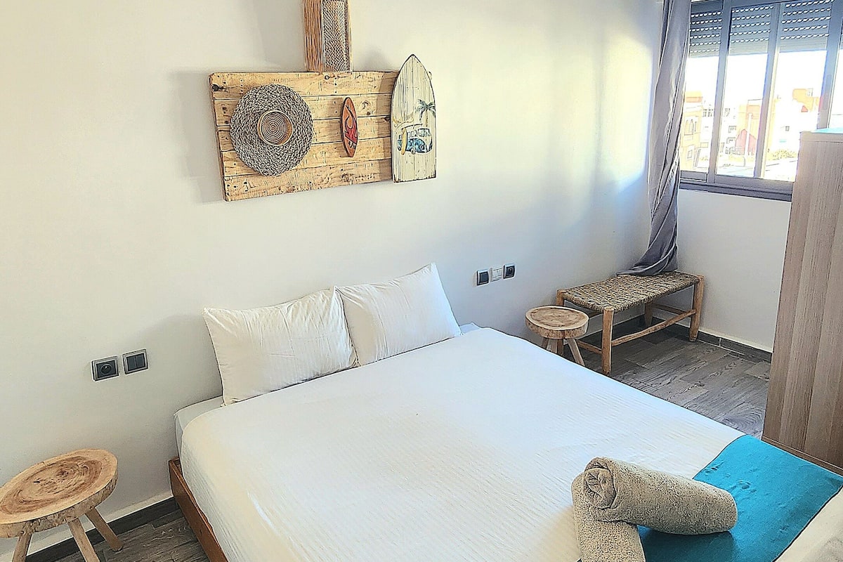 Premium bedding, in-room safe, iron/ironing board, free WiFi