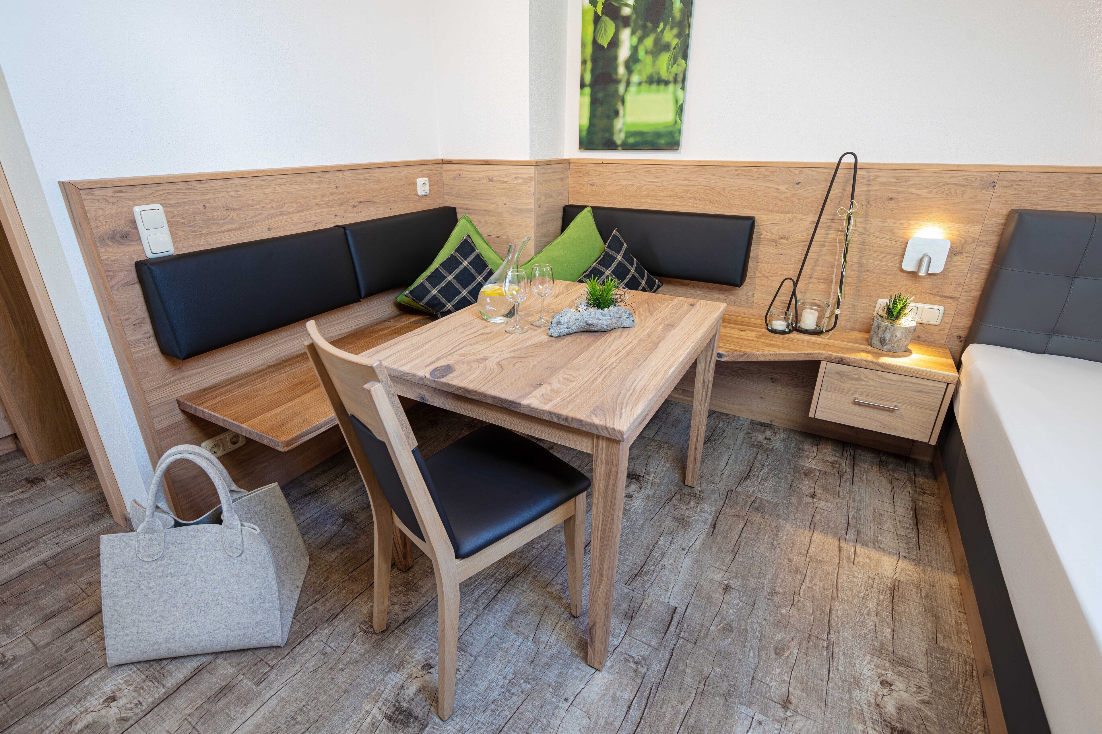 deluxe single room | in-room dining