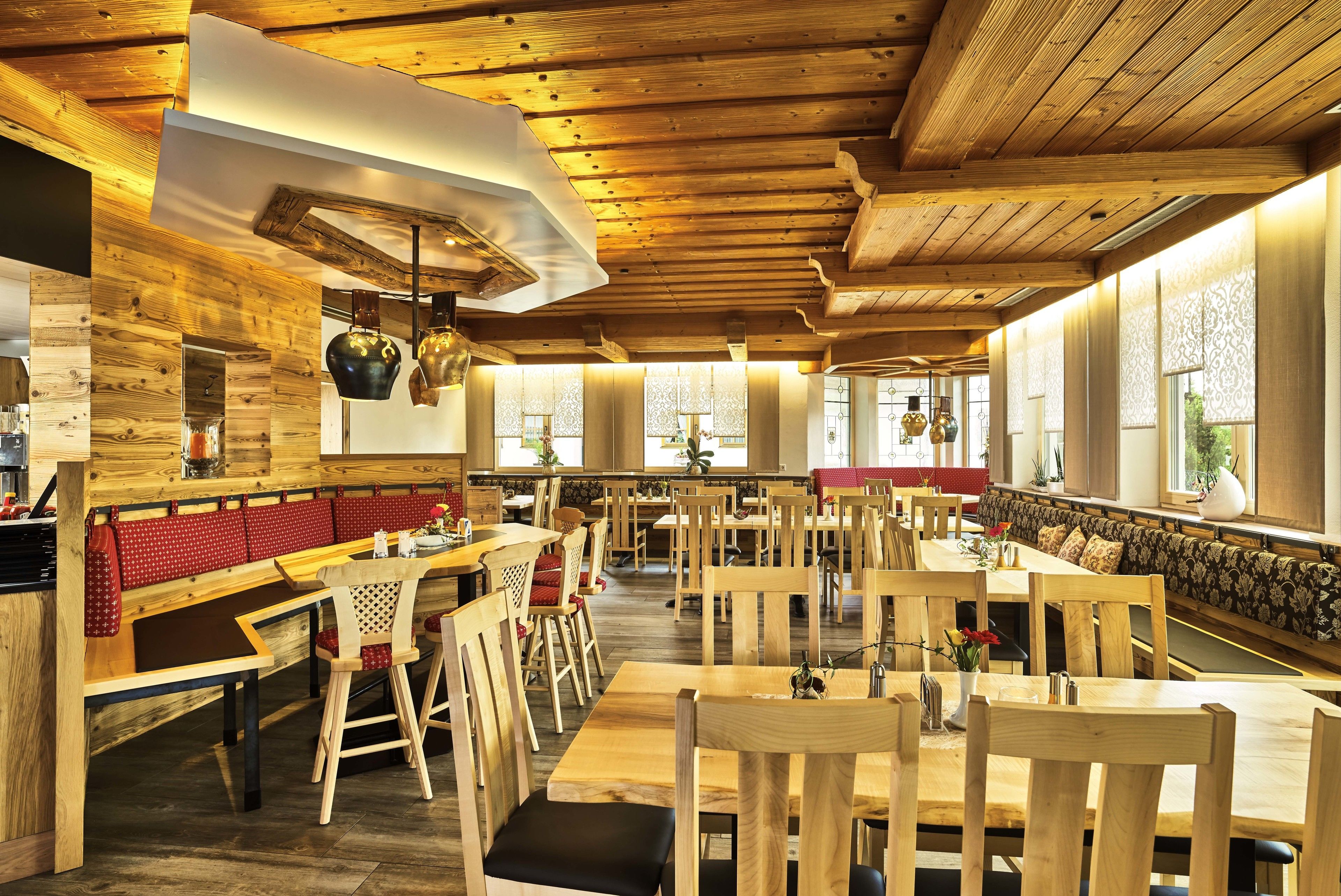 lunch and dinner served, regional cuisine