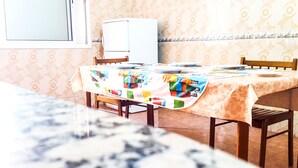 Family Apartment, Multiple Bedrooms | Private kitchen | Fridge, stovetop, cookware/dishes/utensils - Villa Annakhil Families And Couples (Marrakech)