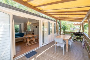Comfort Mobile Home, 3 Bedrooms, Terrace (Laurier) | Terrace/patio - Camping Parc des Monges (Auribeau-sur-Siagne)