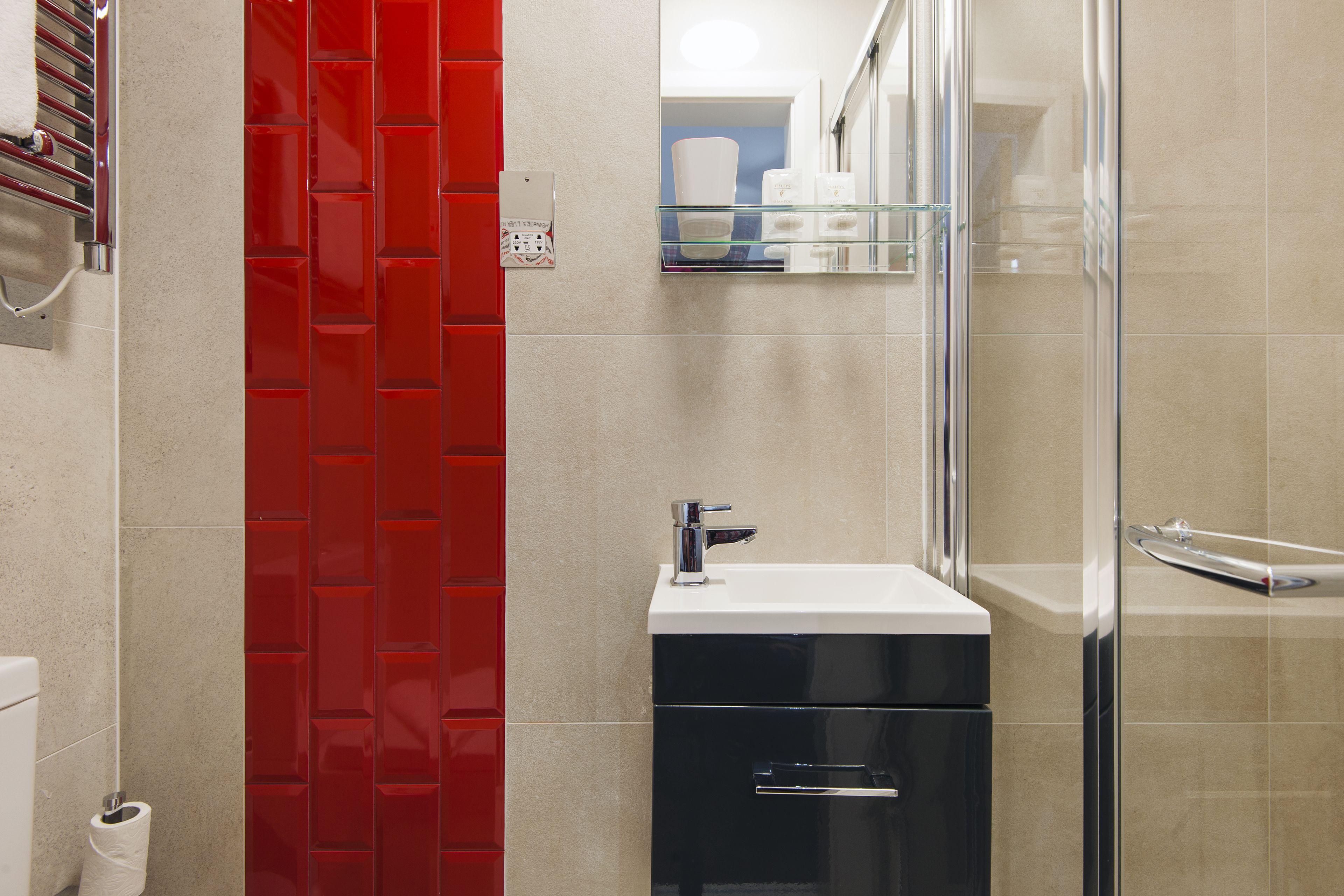 free toiletries, towels