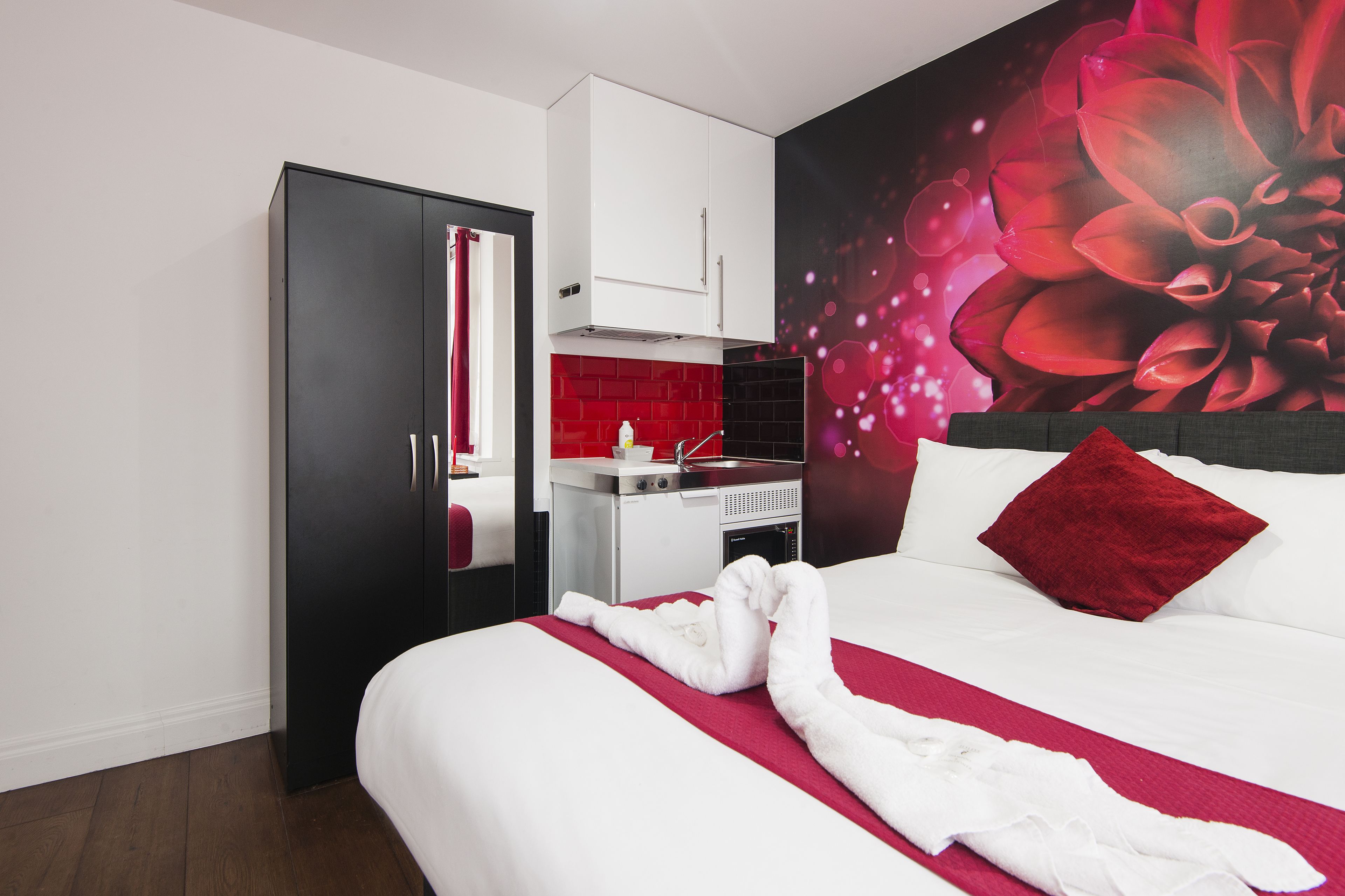 deluxe triple room, multiple beds | iron/ironing board, free wifi, bed sheets