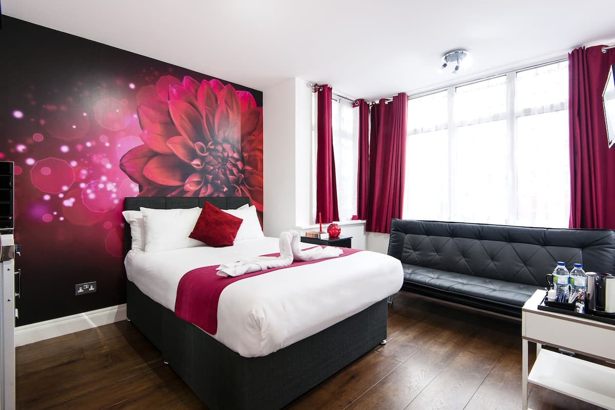 deluxe triple room, multiple beds | iron/ironing board, free wifi, bed sheets