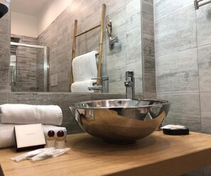 Shower, hair dryer, bathrobes, slippers