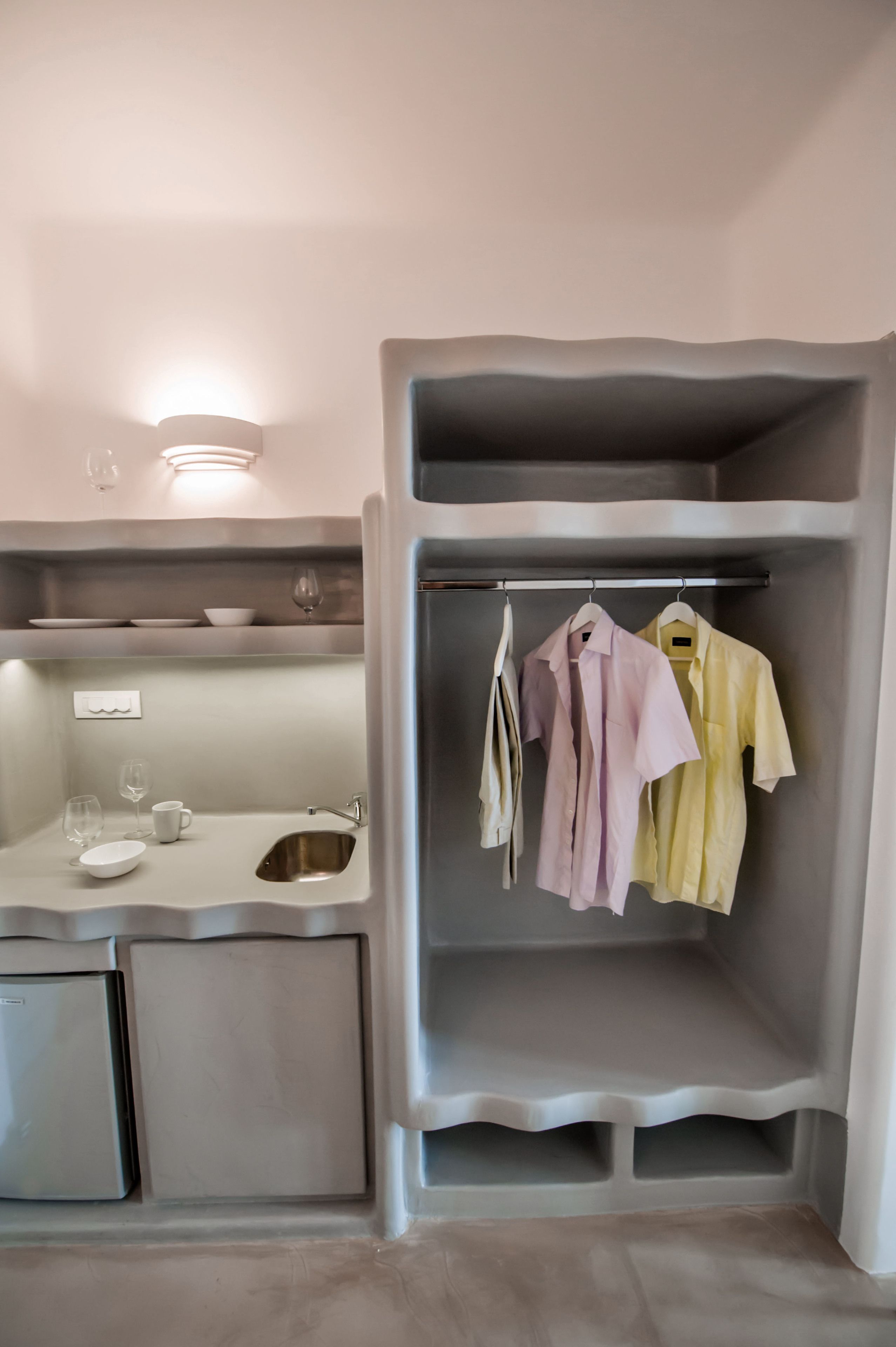 honeymoon suite, jetted tub, pool view | room amenity