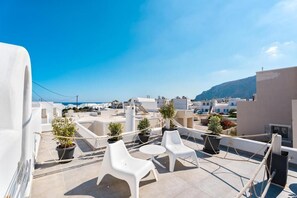 Family Duplex, 2 Bedrooms, Jetted Tub, Pool View (Kamari) | Terrace/patio