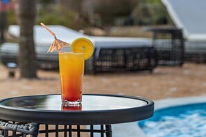 Outdoor pool, pool loungers - Pousada Pé na Terra (Brotas)